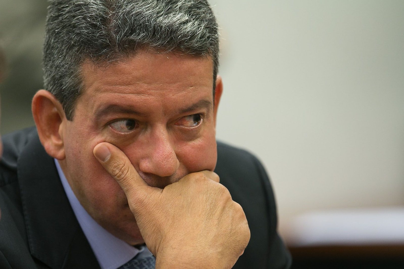 CORREÇÃO DE DATA  Brasília DF 23/05/2016  ECONOMIA   O presidente da Comissão Mista de Orçamento, deputado Arthur Lira, encerra reunião devido à falta de quorum Fabio Rodrigues Pozzebom/Agência Brasil