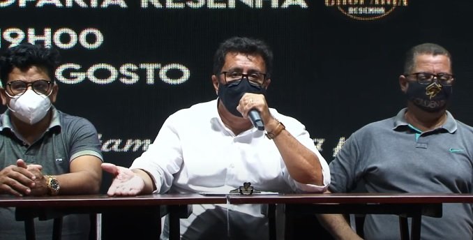 Ao centro, o empresário Júnior Bahia falou sobre as dificuldades do setor