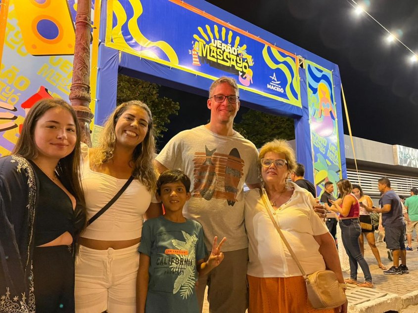 Ana Karina Carvalho Cardoso veio de Salvador-BA e curtiu terceira noite do Verão Massayó com sua família. Foto: Célio Júnior/Secom Maceió
