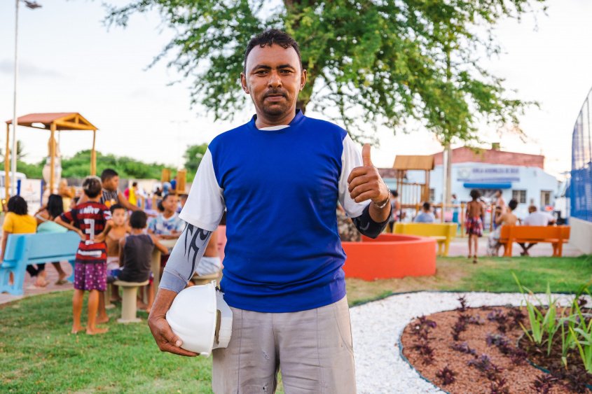 Emerson Silva trabalhou na obra e sente-se contemplado por fazer parte deste novo momento do Vergel. Foto: Jonathan Lins / Secom Maceió