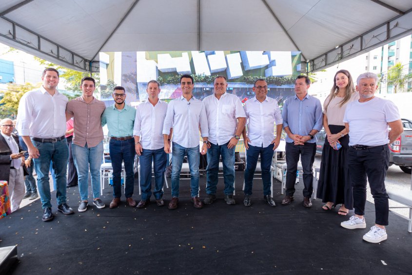 Solenidade para ordem de serviço foi acompanhada por vereadores, secretários e deputados. Foto: Itawi Albuquerque / Secom Maceió