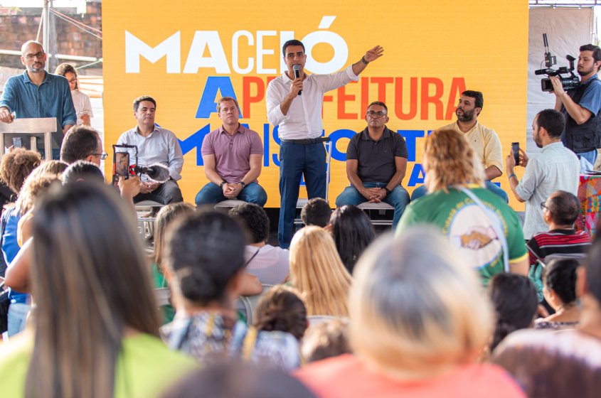 Ordem de serviço foi acompanhada por políticos e lideranças comunitárias. Foto: Itawi Albuquerque / Secom Maceió