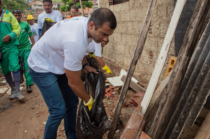 Lixo recolhido terá destino correto. Foto: Bárbara Wanderley/Secom Maceió