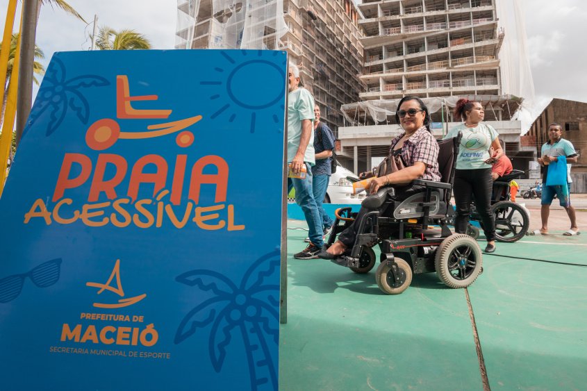 Projeto Praia Acessível é realizado pela Prefeitura de Maceió. Foto: Victor Vercant/Secom Maceió