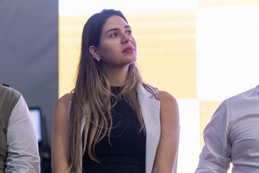 Diretora-presidente da Ilumina Maceió, Camila Porciúncula, durante solenidade de entrega do 100% LED na Grota das Piabas