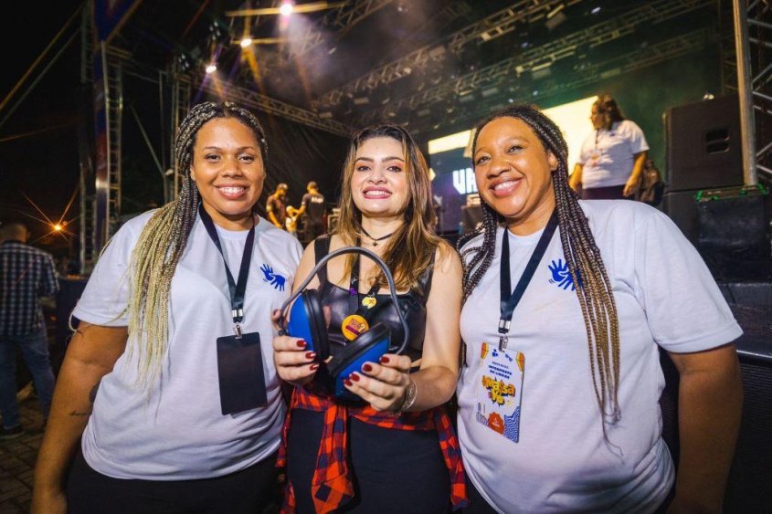 Fones reduzem o impacto do ruído excessivo para pessoas com sensibilidade ao barulho. Foto: Jonathan Lins/Secom Maceió