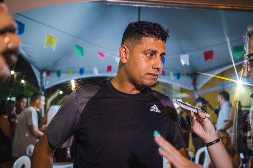 Neilson Santos se reuniu com vizinhos para do condomínio curtir o São João. Foto: Jonathan Lins/Secom Maceió