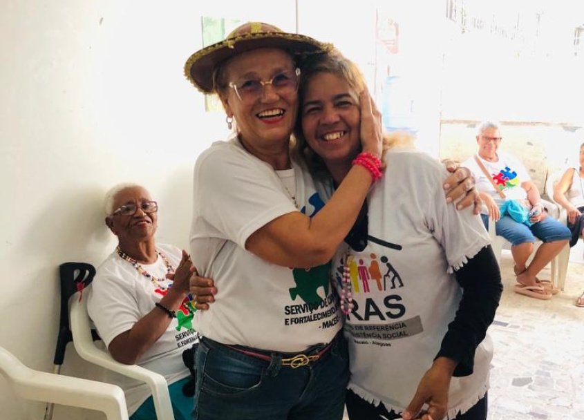 Idosos puderam  demonstrar o amor e o carinho que cada um sente pelo outro. Foto: Cras