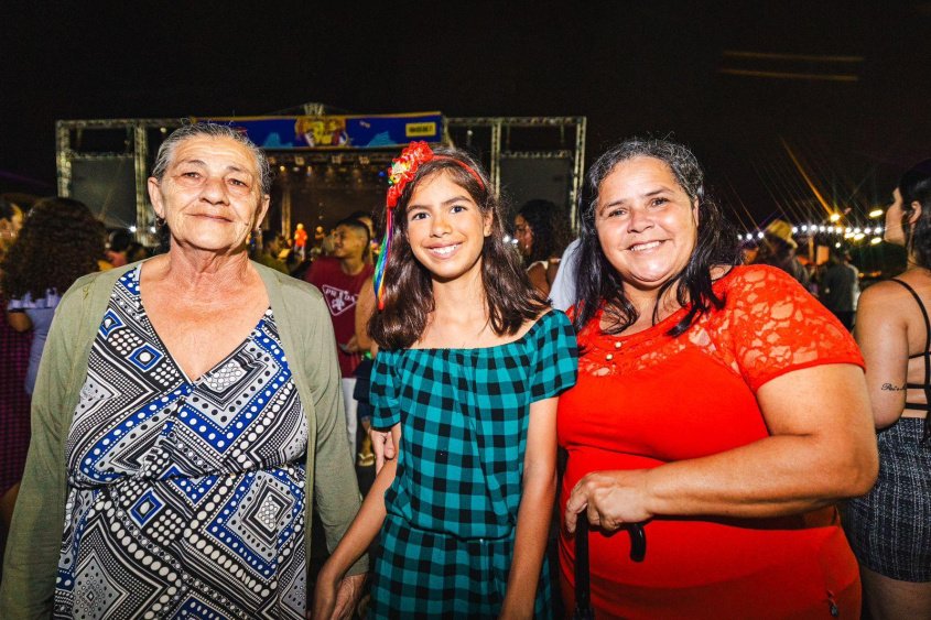 Deusa Sales, 67, gosta de prestigiar os eventos no bairro onde mora e se disse feliz com o crescimento do Biu. Foto: Jonathas Lins/Secom