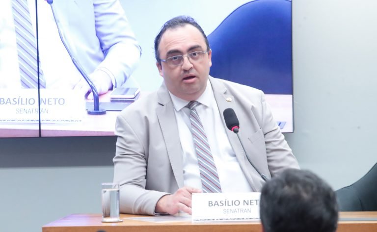 Audiência Pública - Implantação do Free-Flow (sistema de livre passagem de pedágio). Diretor de Regulação, Fiscalização e Gestão - Secretaria Nacional de Trânsito (SENATRAN), do Ministério dos Transportes, Basílio Militani Neto.