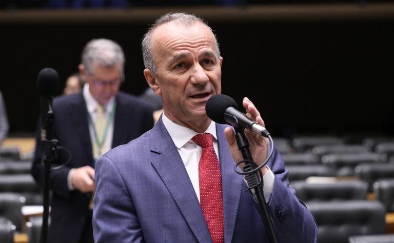 Discussão e votação de propostas legislativas. Dep. Helder Salomão (PT - ES)