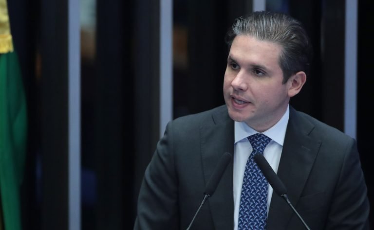 Câmara dos deputados: motta busca votar fim da escala 6x1 e regulamentação de terras raras em maio