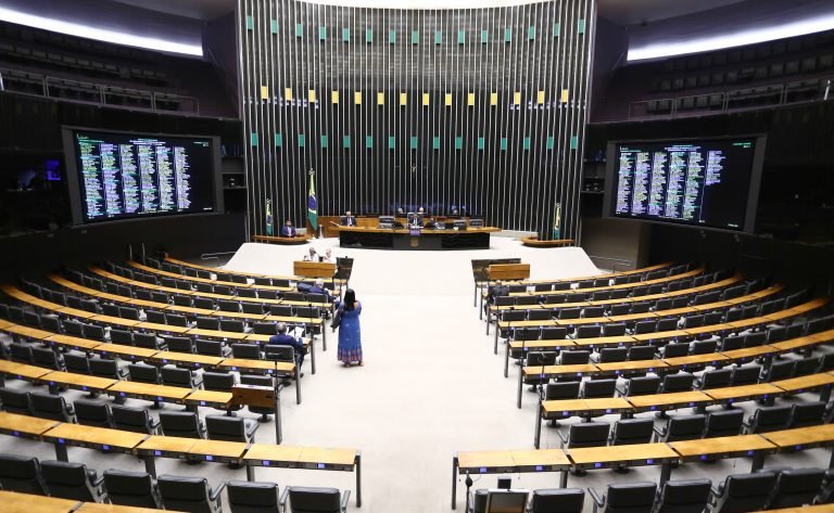 Discussão e votação de propostas legislativas.