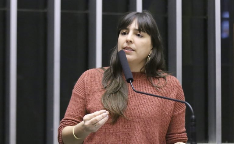 Deputada Natália Bonavides (PT-RN) fala no Plenário da Câmara dos Deputados