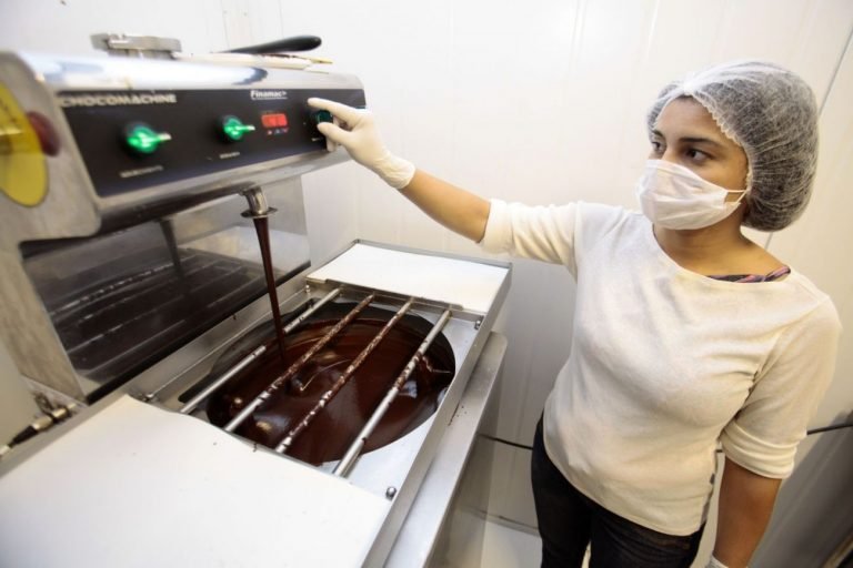 Agropecuária - geral - agroindústrias fábricas chocolate cacau alimentos máquinas maquinário