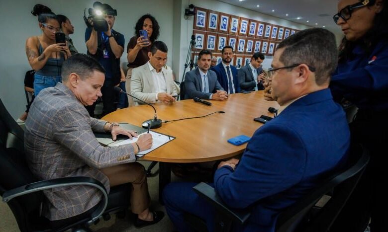 GOVERNO DE ALAGOAS - Governo de Alagoas assina acordo administrativo para majoração da carga horária dos policiais civis