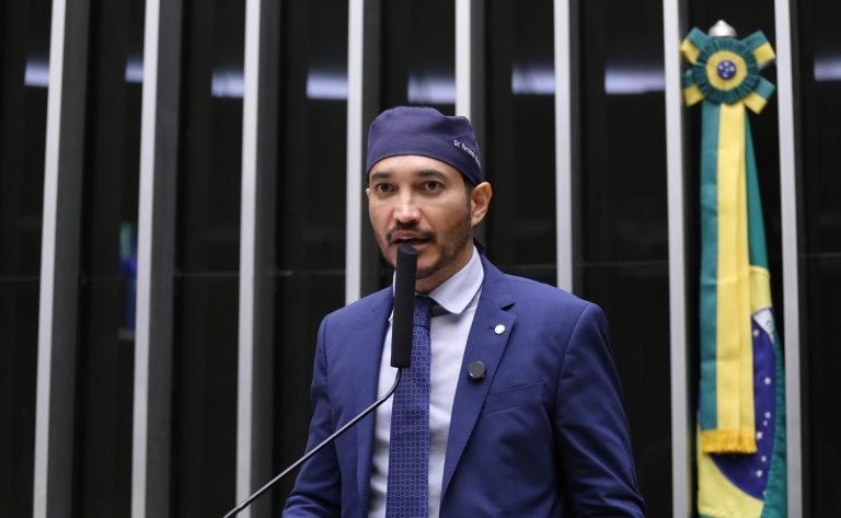 Projeto de lei propõe adicionais de insalubridade e periculosidade para professores da educação básica