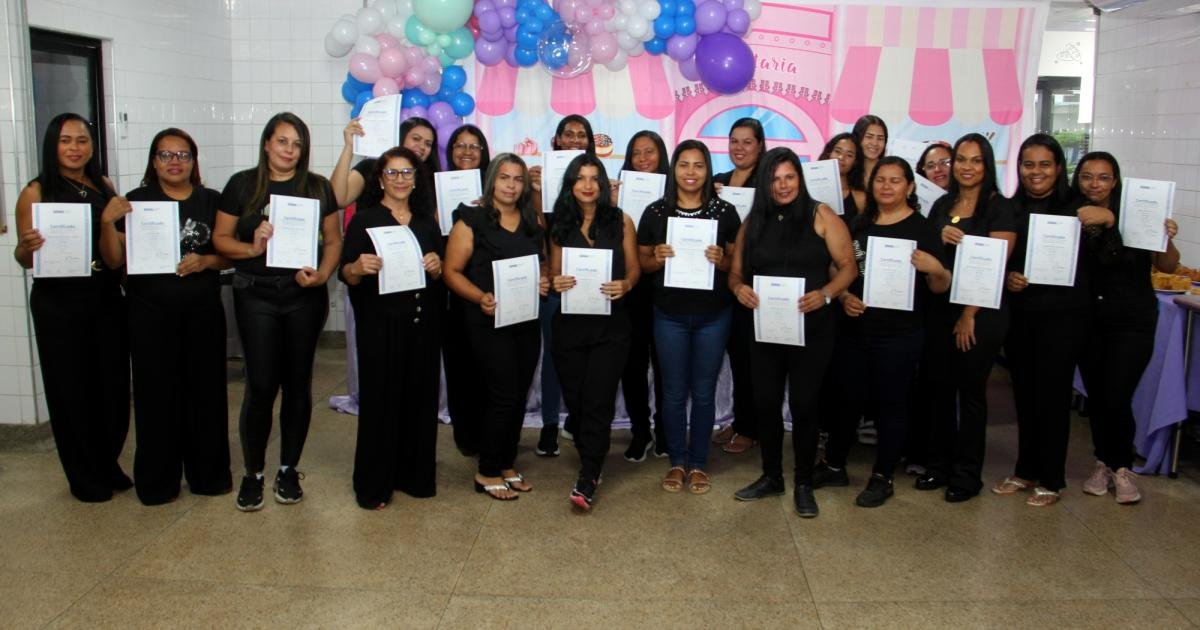 Alunos do acessuas trabalho concluem curso de confeitaria em maceió