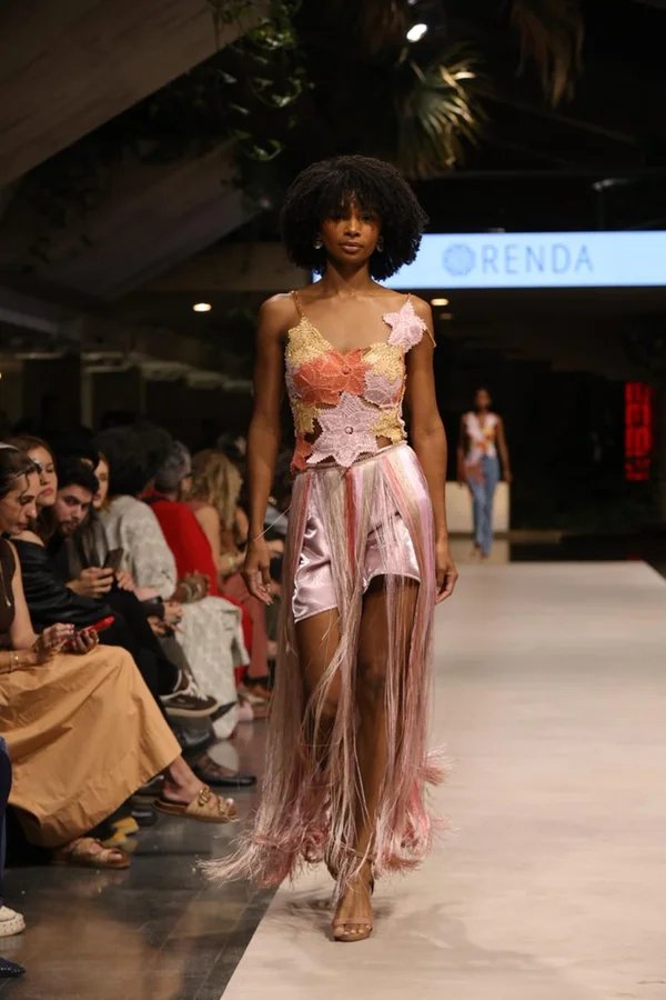 Virgínia Barros, Porão 40 e Rendá abrem o 3º dia de Metrópoles Catwalk - destaque galeria