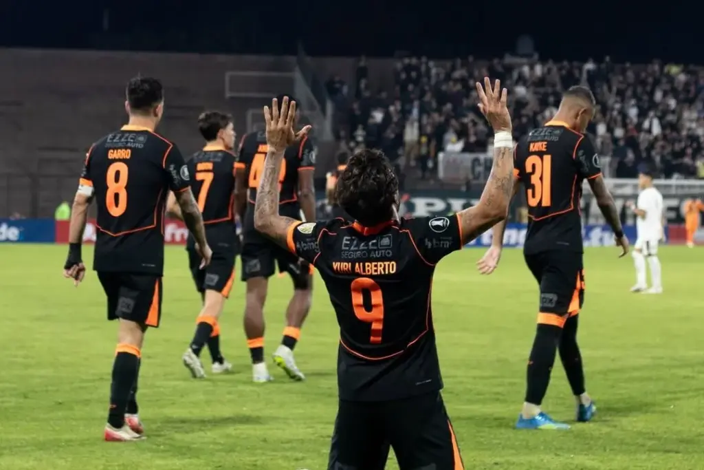 LIBERTADORES: Corinthians vence Platense na Argentina na estreia de Fernando Diniz (Foto: Rodrigo Coca / Corinthians)