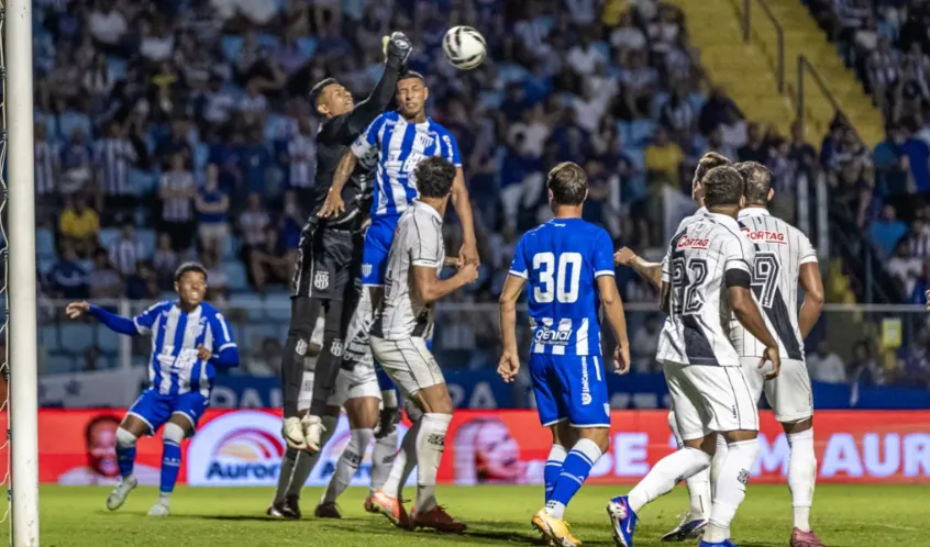 Ponte Preta bate Avaí e evence primeira na Série B ( Foto: Fabiano Rateke / Avaí F.C.)