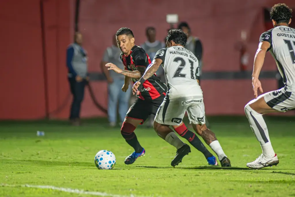 Diniz aponta 'pior jogo do Corinthians' na entrada na zona de rebaixamento do Brasileirão (Foto: Victor Ferreira/ECV)