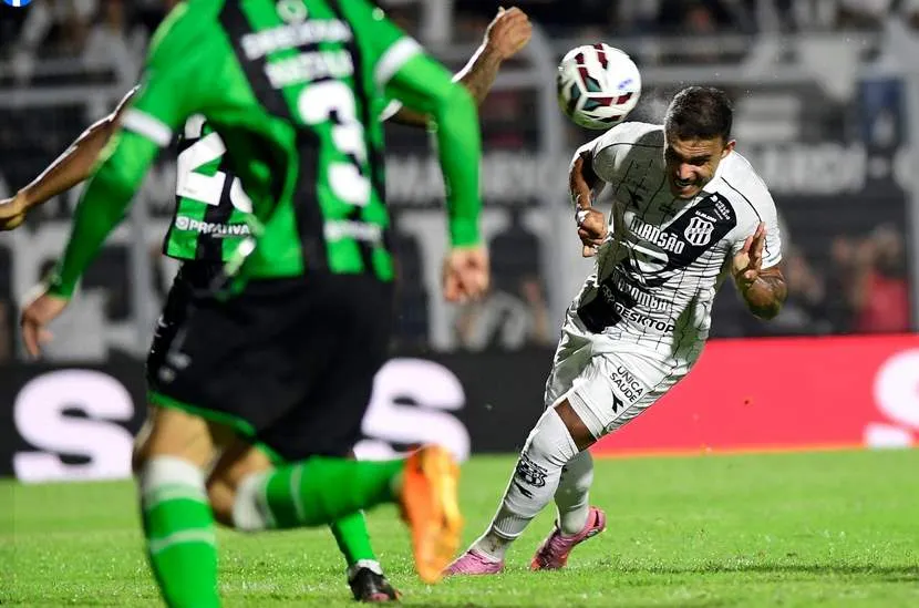 Pottker decide e ponte preta vence américa-mg em jogo com polêmica de arbitragem