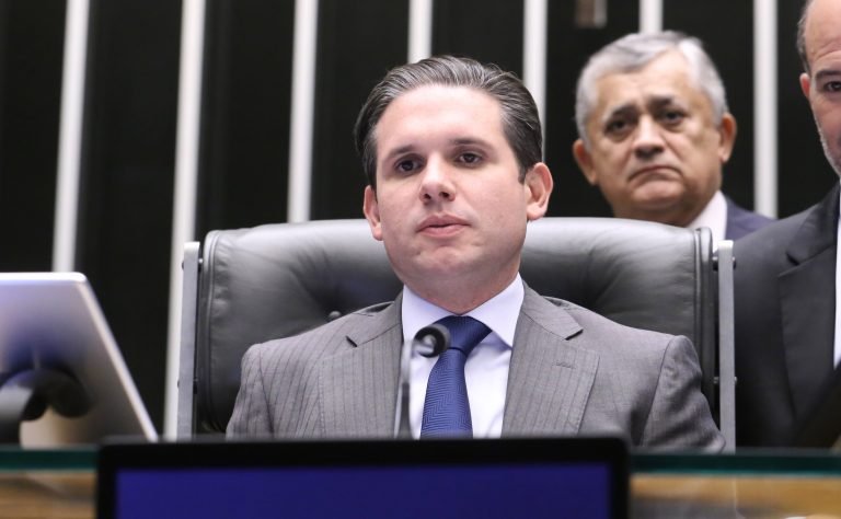 Motta preside sessão do plenário