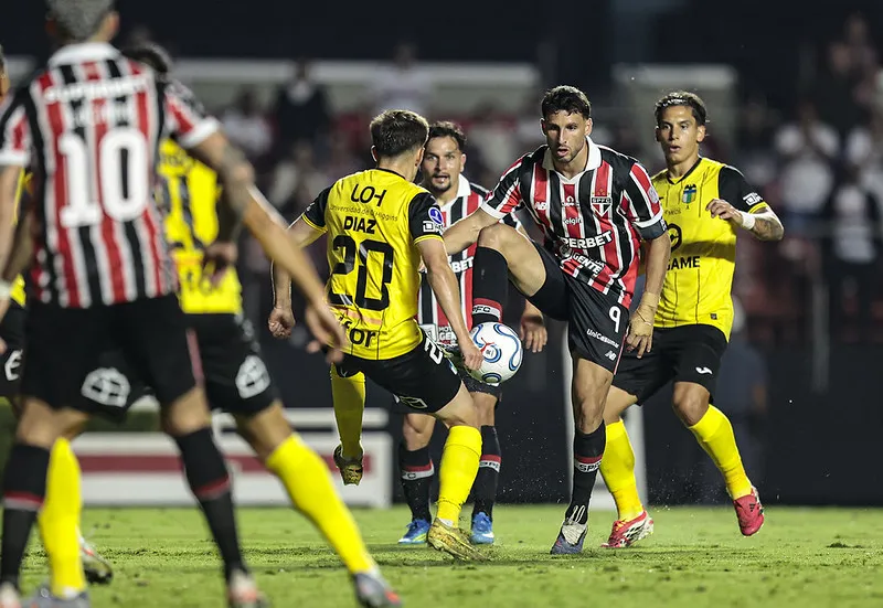 Libertadores e sul-americana: clubes brasileiros em campo com foco na liderança