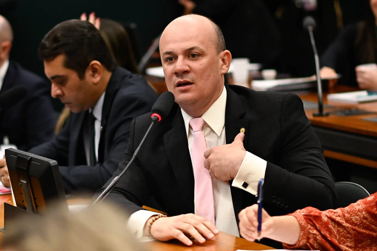 Oposição brasileira pressiona por asilo a ex-deputado alexandre ramagem nos EUA