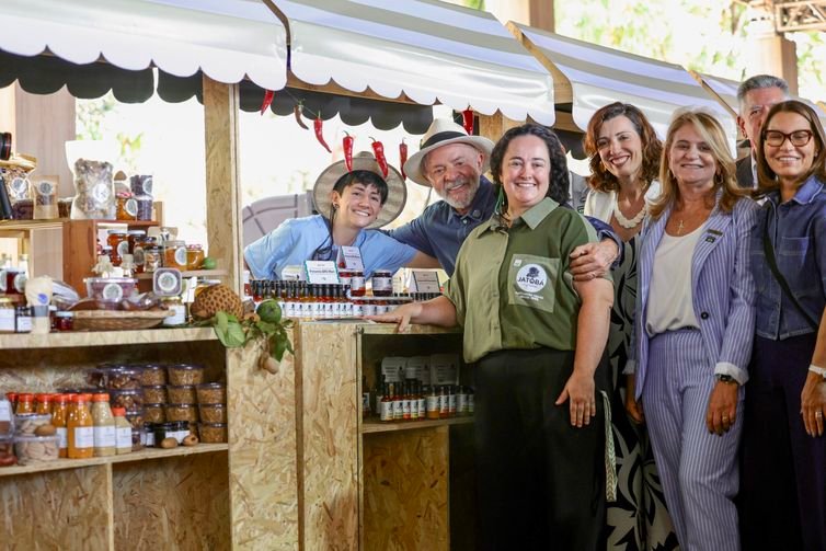 Brasília (DF), 23/04/2026 - O presidente Luiz Inácio Lula da Silva visita o pomar da ciência, onde serão apresentadas pesquisas de pitaya, maracujá e baunilha e participa da cerimônia de abertura da Feira Brasil na Mesa, na Embrapa Cerrados, em Planaltina (DF). 
Foto: Fabio Rodrigues-Pozzebom/Agência Brasil