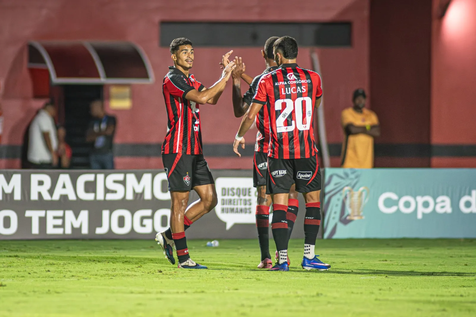 Vitória vence piauí por 3 a 1 e encaminha classificação na copa do nordeste