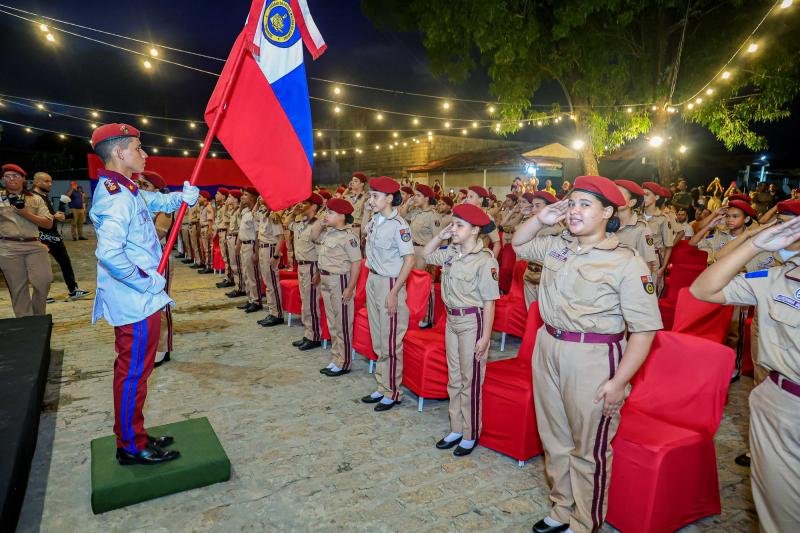 Alunos do 6º ano do colégio da pm em alagoas celebram entrega de boinas em cerimônia marcante
