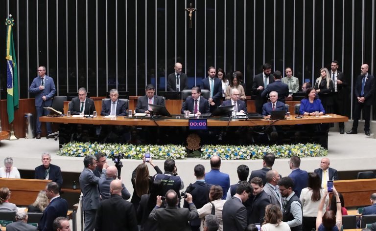 Mesa da sessão solene