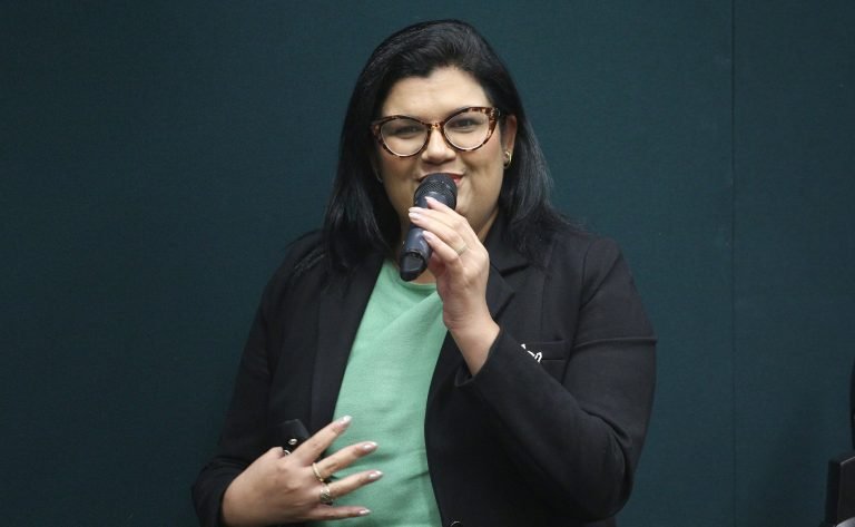 Audiência Pública - Preços dos medicamentos para doenças e agravos de perfil endêmico. Diretora do Instituto de Tecnologia em Fármacos - Farmanguinhos/Fiocruz, Silvia Pereira da Silva Santos.