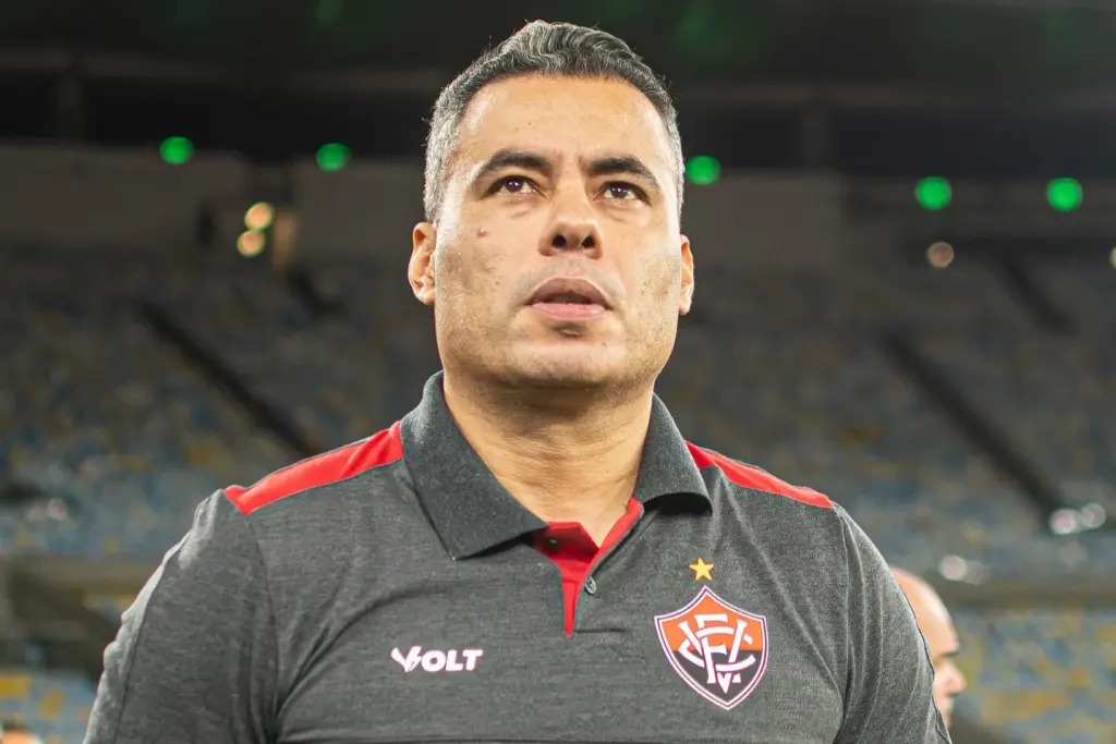 Vitória de Jair Ventura é exemplo de sinergia entre técnico, clube e torcida 2 Vitória e Jair Ventura fazem casamento perfeito (Foto: Victor Ferreira/ECV)