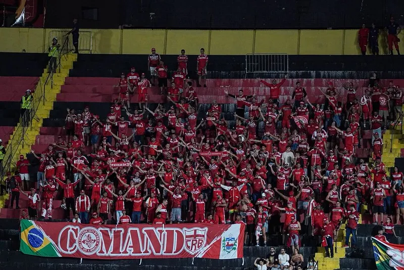 Torcida do CRB faz a festa na Ilha do Retiro (Foto: Divulgação/CRB)