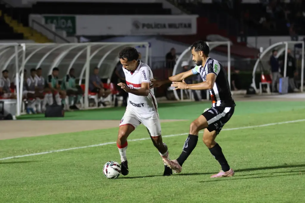 Botafogo 1 x 2 Athletic-MG - Esquadrão encosta no G-6 da Série B 2 Botafogo Athletic-MG Série B