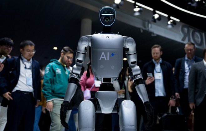 China investe em robôs humanoides para liderar indústria global