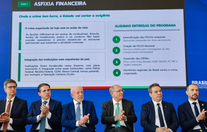 Lula anuncia programa de combate ao crime organizado
