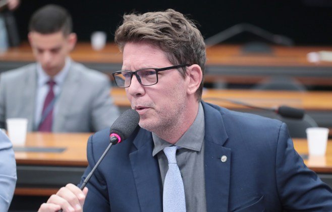 Mário Frias comenta sobre pedido de Flávio Bolsonaro por financiamento