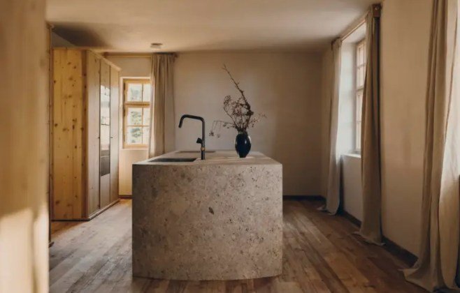 Vila Italiana Abandonada por 40 Anos Reabre como Luxuoso Retiro