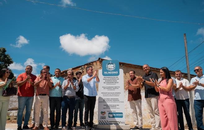 Governador entrega obras de pavimentação em Coqueiro Seco