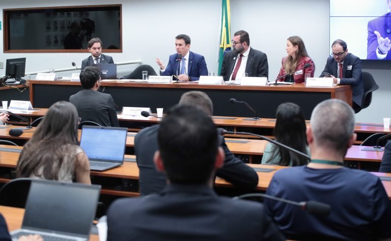 Audiência Pública - Preço de Passagens Aéreas.