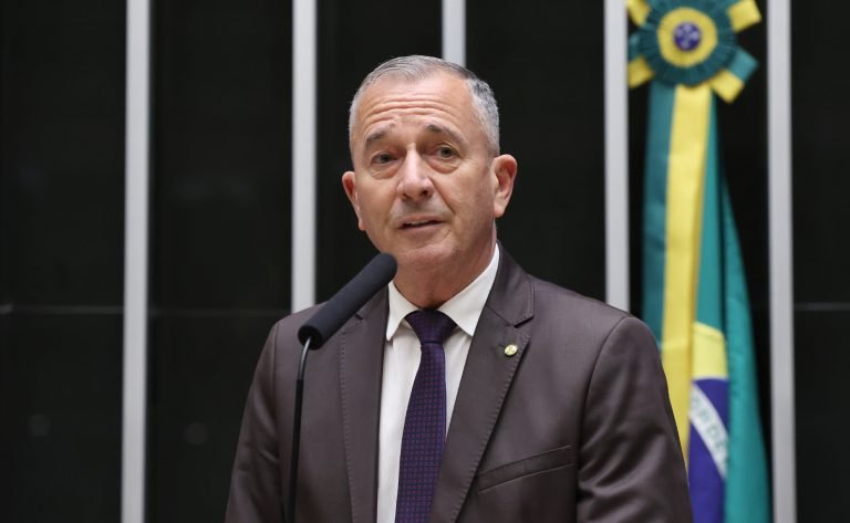 Discussão e votação de propostas legislativas. Dep. Bebeto (PP - RJ)