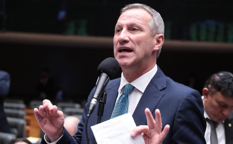 Deputado Sanderson (PL-RS) fala no Plenário da Câmara dos Deputados