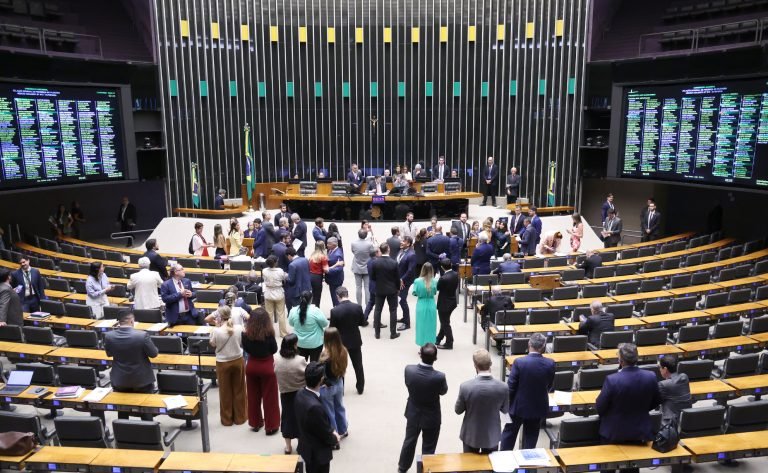 Plenário da Câmara durante sessão do Congresso Nacional