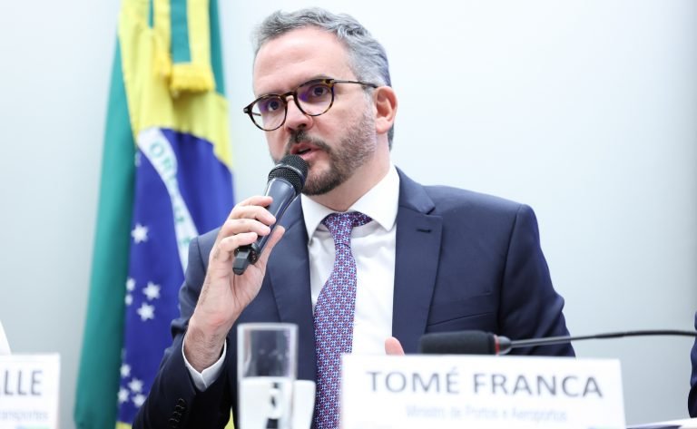 Audiência Pública - Suspensão do financiamento do túnel Santos-Guarujá. Ministro - Ministério de Portos e Aeroportos, Tomé França.