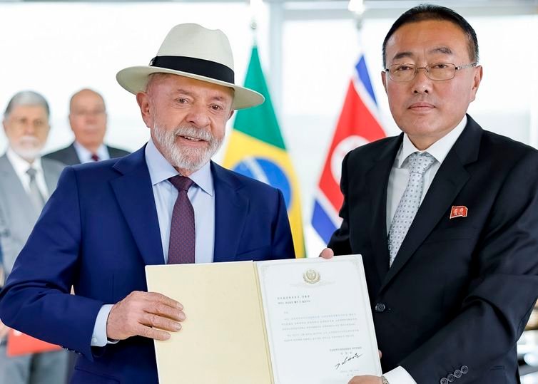 06.05.2026 - Presidente da República, Luiz Inácio Lula da Silva, durante apresentação de cartas credenciais do Embaixador da República Popular Democrática da Coréia, Song Se Il, no Palácio do Planalto. Brasília - DF.

Foto: Ricardo Stuckert / PR