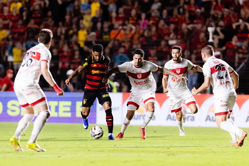 CRB surpreende e tira invencibilidade do Sport na Série B (Foto: Paulo Paiva / Sport)